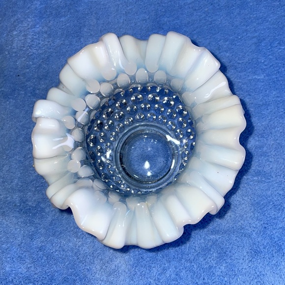 Vintage 1950’s Fenton White French Opalescent Glass Bowl. - Picture 4 of 7